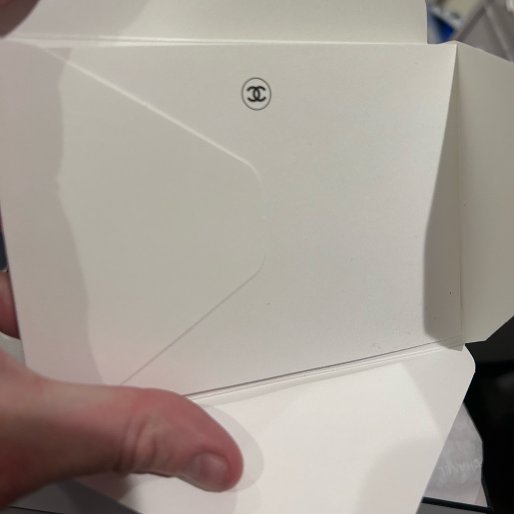 Empty Chanel Box - Picture 8 of 15